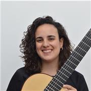 Profesora de guitarra, lenguaje musical e iniciación al canto. Imparto clases tanto presenciales como online